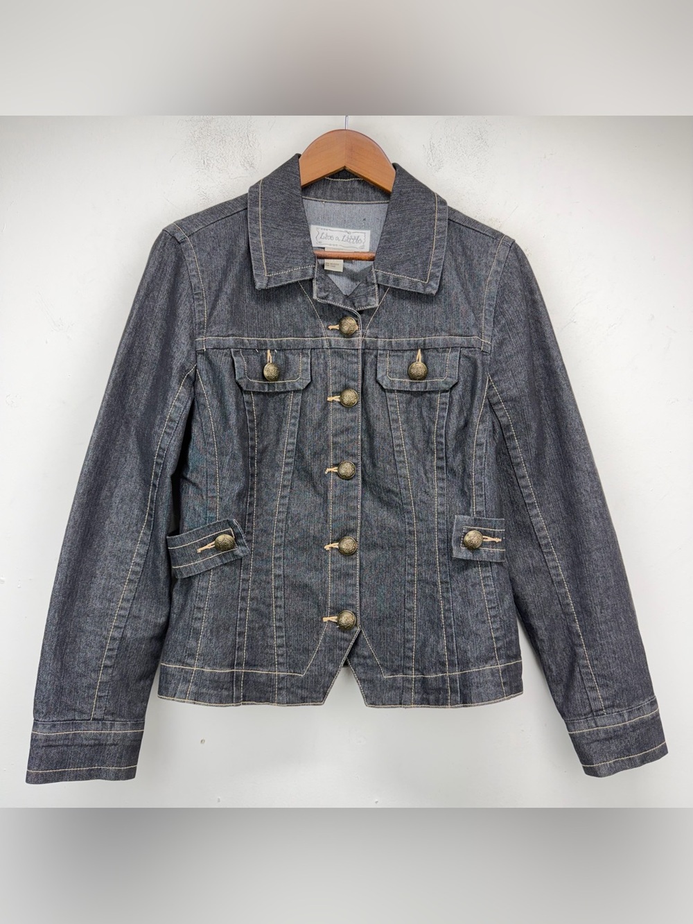Live A Little size Medium Women’s Blue Denim Button Up Jean Jacket